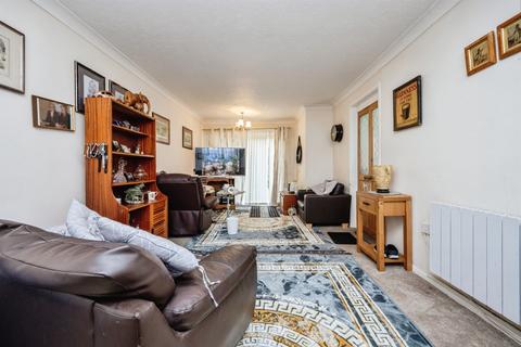 undefined, Warwick Avenue, Bedford