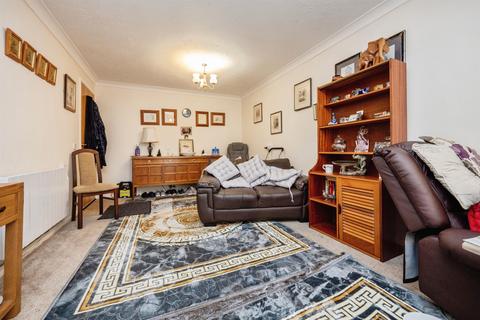 undefined, Warwick Avenue, Bedford