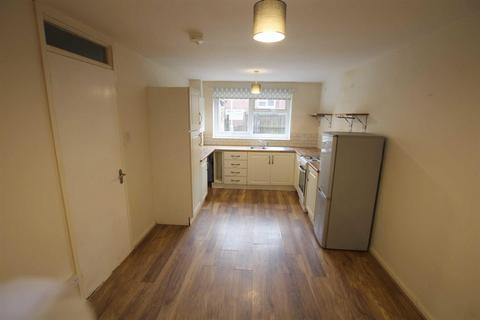 3 bedroom townhouse for sale, Wellstone Garth, Bramley, Leeds