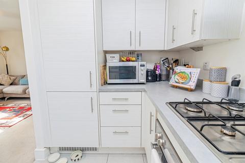 2 bedroom flat for sale, Aylesbury Street, Bletchley, Milton Keynes