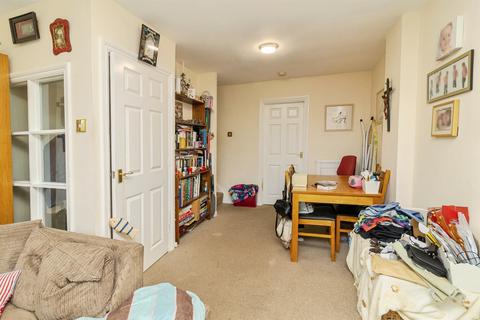 2 bedroom maisonette for sale, Vicarage Road, Bletchley, MILTON KEYNES