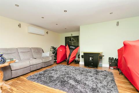 4 bedroom terraced house for sale, Addison Road, Steeple Claydon, BUCKINGHAM