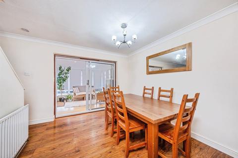 undefined, Burleigh Piece, Buckingham