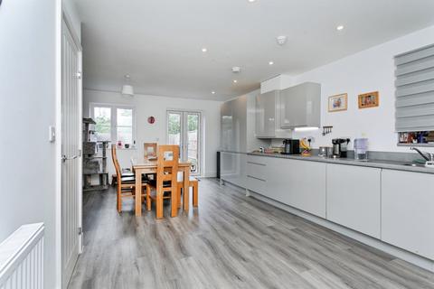 undefined, Hamilton Close, Buckingham