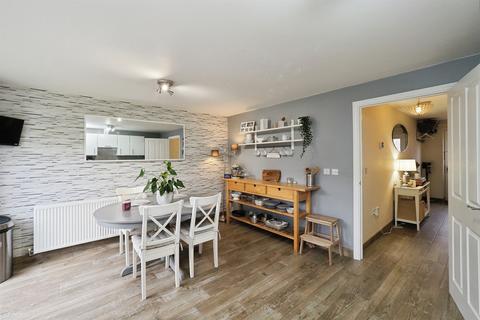 4 bedroom end of terrace house for sale, Balata Way, BURTON-ON-TRENT