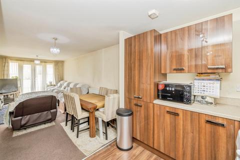 2 bedroom ground floor flat for sale, Plantation Close, Bushey