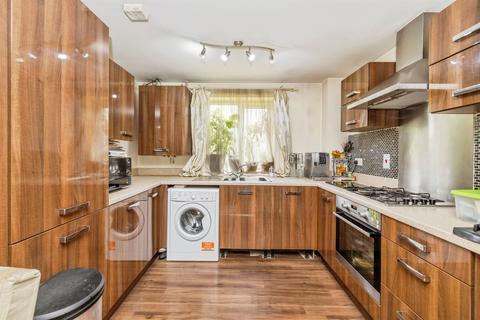 2 bedroom ground floor flat for sale, Plantation Close, Bushey