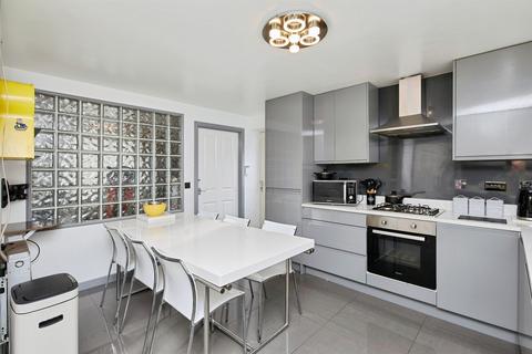 3 bedroom detached house for sale, Castilla Place, Burton-On-Trent