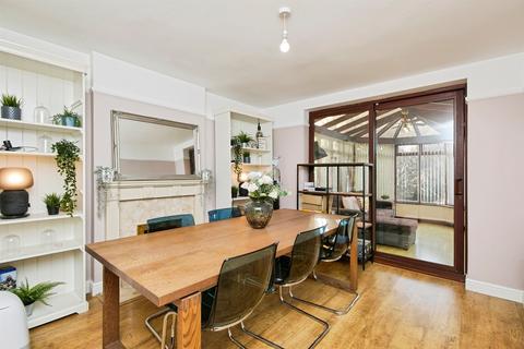 4 bedroom detached house for sale, Alexandra Road, Burton-On-Trent
