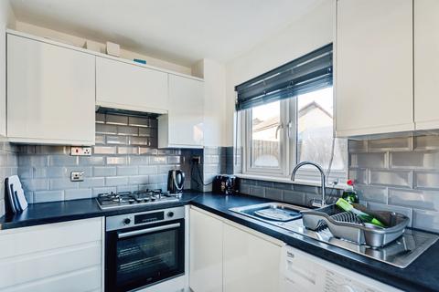 2 bedroom semi-detached house for sale, Bracken Close, Carterton