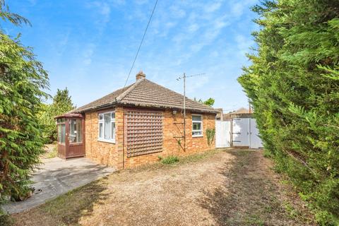 2 bedroom detached bungalow for sale, Milestone Road, CARTERTON