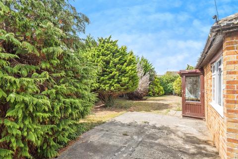 2 bedroom detached bungalow for sale, Milestone Road, CARTERTON