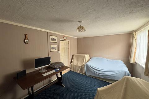 2 bedroom detached bungalow for sale, Milestone Road, CARTERTON