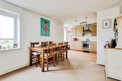 2 bedroom flat for sale, Thornhill Close, CARTERTON