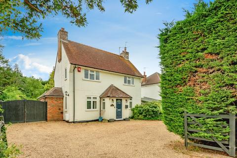 4 bedroom detached house for sale, Effingham Road, Burstow, Horley