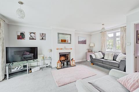 4 bedroom detached house for sale, Effingham Road, Burstow, Horley