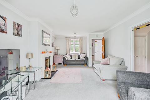 4 bedroom detached house for sale, Effingham Road, Burstow, Horley