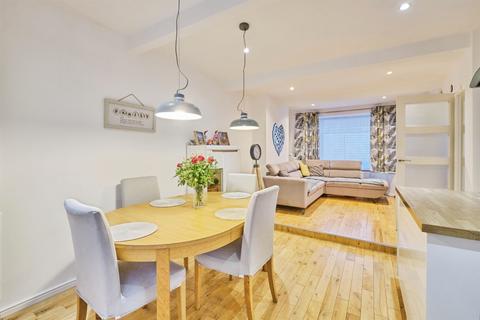 3 bedroom end of terrace house for sale, Pine Tree Avenue, Coventry