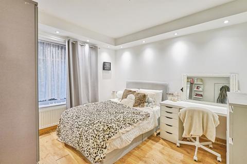 3 bedroom end of terrace house for sale, Pine Tree Avenue, Coventry