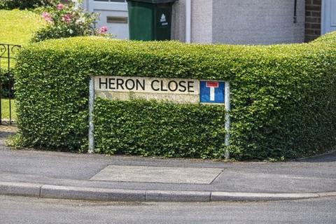 3 bedroom terraced house for sale, Heron Close, Crawley