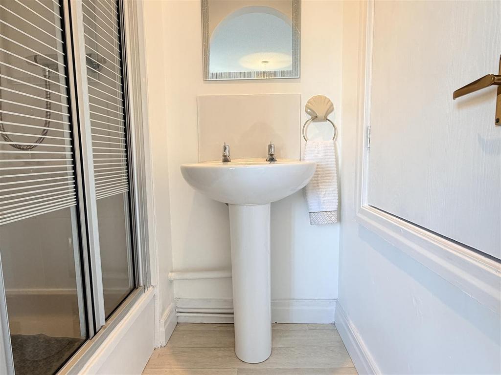 En suite shower
