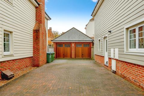 undefined, Kilnwood Close, Faygate, Horsham