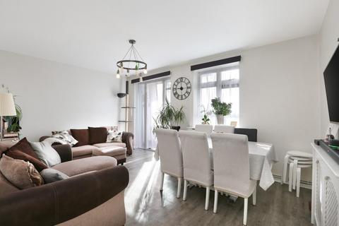 3 bedroom flat for sale, Lordship Lane, London