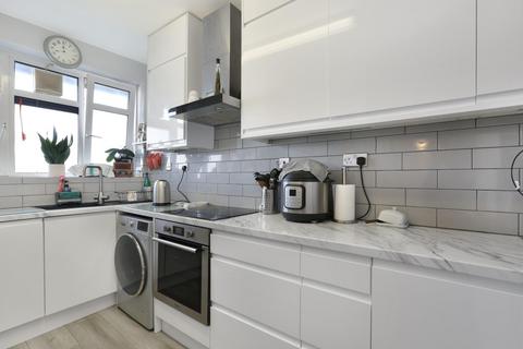 3 bedroom flat for sale, Lordship Lane, London