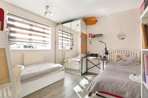 3 bedroom flat for sale, Lordship Lane, London