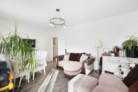 3 bedroom flat for sale, Lordship Lane, London