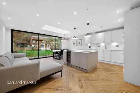 3 bedroom semi-detached bungalow for sale, Derwent Avenue, Barnet