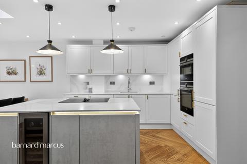 3 bedroom semi-detached bungalow for sale, Derwent Avenue, Barnet