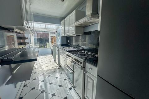 4 bedroom terraced house to rent, Richmond Road, Wimborne, BH21