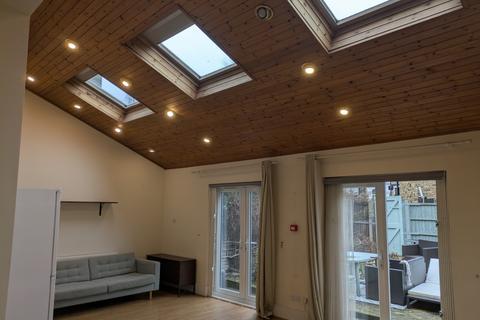 Studio to rent, 2, Gloucester Drive, Finsbury Park, N4