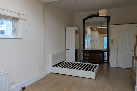 Studio to rent, 2, Gloucester Drive, Finsbury Park, N4