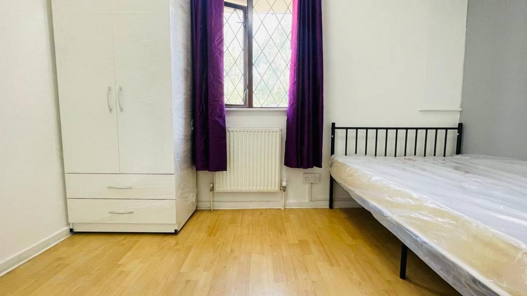 Room to Rent in Shared House