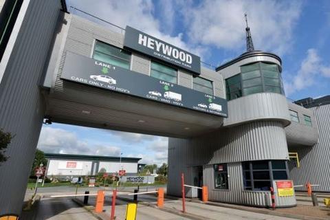 Distribution warehouse to rent, Pilsworth Rd Heywood OL10 2TT