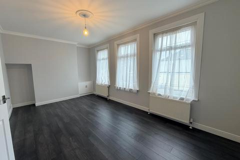 2 bedroom flat to rent, Abbey Wood Road, London SE2
