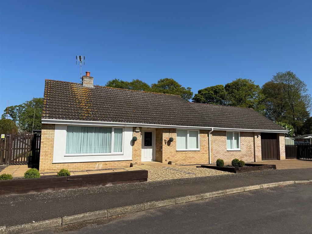 4 bedroom detached bungalow for sale