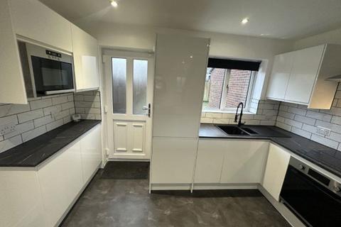 2 bedroom terraced house to rent, HIGHBANK, NEWPORT, NP19 7JQ