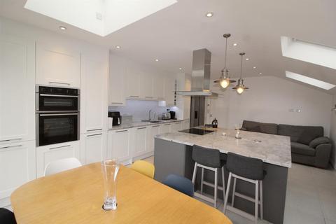 3 bedroom end of terrace house for sale, Salisbury Road, Barnet EN5