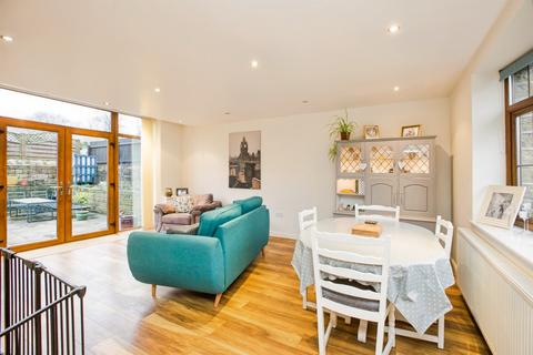 4 bedroom cottage for sale, Hullen Edge Lane, Elland