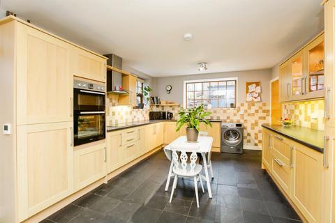 4 bedroom cottage for sale, Hullen Edge Lane, Elland