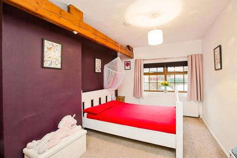 4 bedroom cottage for sale, Hullen Edge Lane, Elland