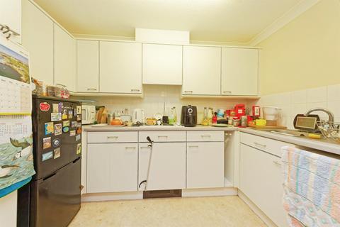 2 bedroom flat for sale, William Gibbs Court, Faversham