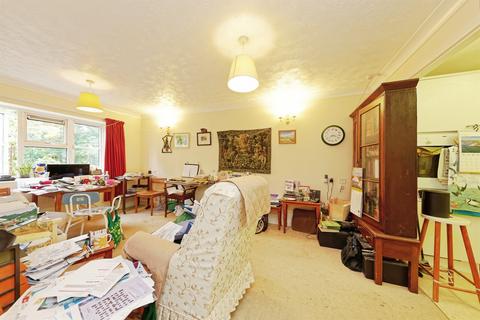2 bedroom flat for sale, William Gibbs Court, Faversham