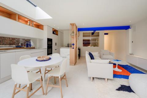 2 bedroom flat to rent, Colville Road, London, UK, W11