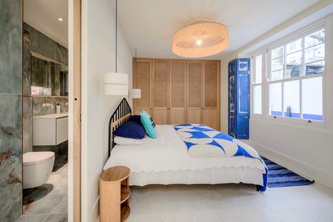 2 bedroom flat to rent, Colville Road, London, UK, W11