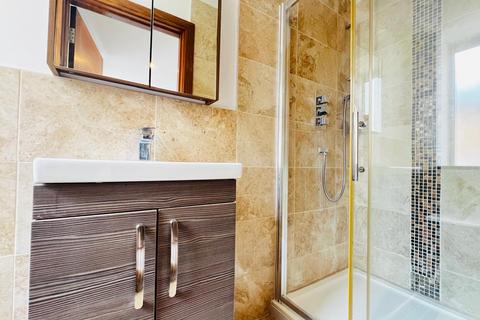 3 bedroom apartment to rent, Scarbrook Road, Croydon, CR0