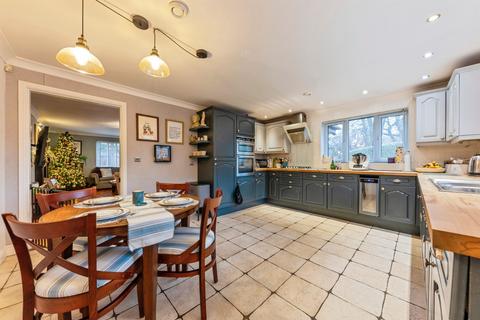 3 bedroom detached bungalow for sale, High Street, Caythorpe, Grantham